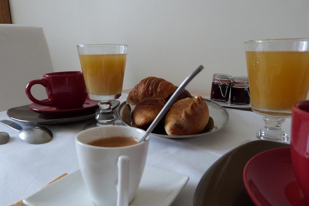 La Maison De Roussille Bed & Breakfast Francheville  ภายนอก รูปภาพ